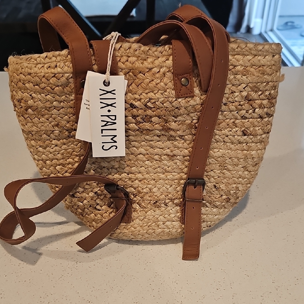 Chic Tan Straw Backpack - Picture 3 of 5